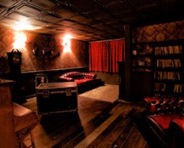 Haunted House 2 MoviESCAPE