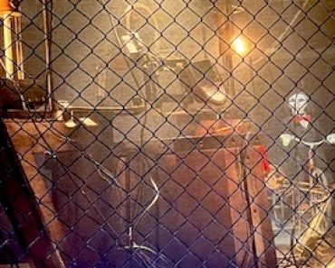 Billy the Puppet Saw Escape Experience