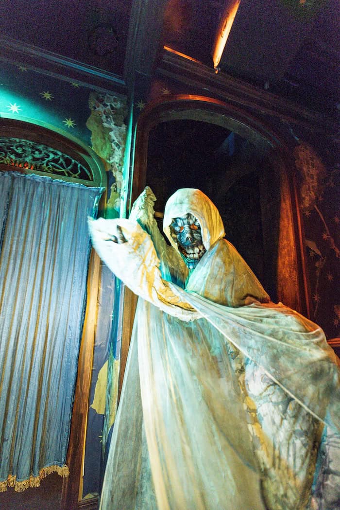 El Artista Ghost